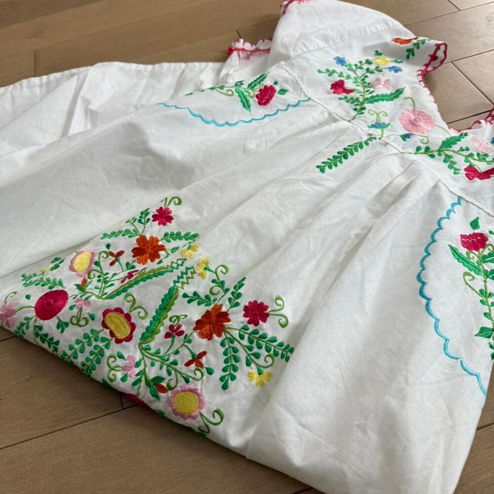 Avantique white embroidered dress Size M